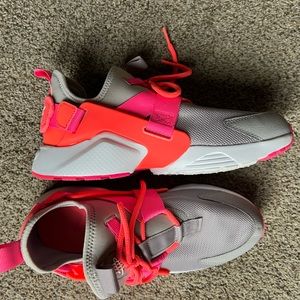 Womens Nike size 8